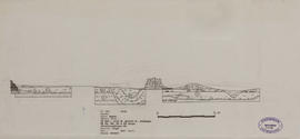 Bayon - 3e enc., aile N, moitié E, sondages By 8a, 8b, 8c et 8d: coupe stratigraphique NS (Coupe).